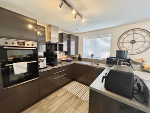 Kitchen- click for photo gallery